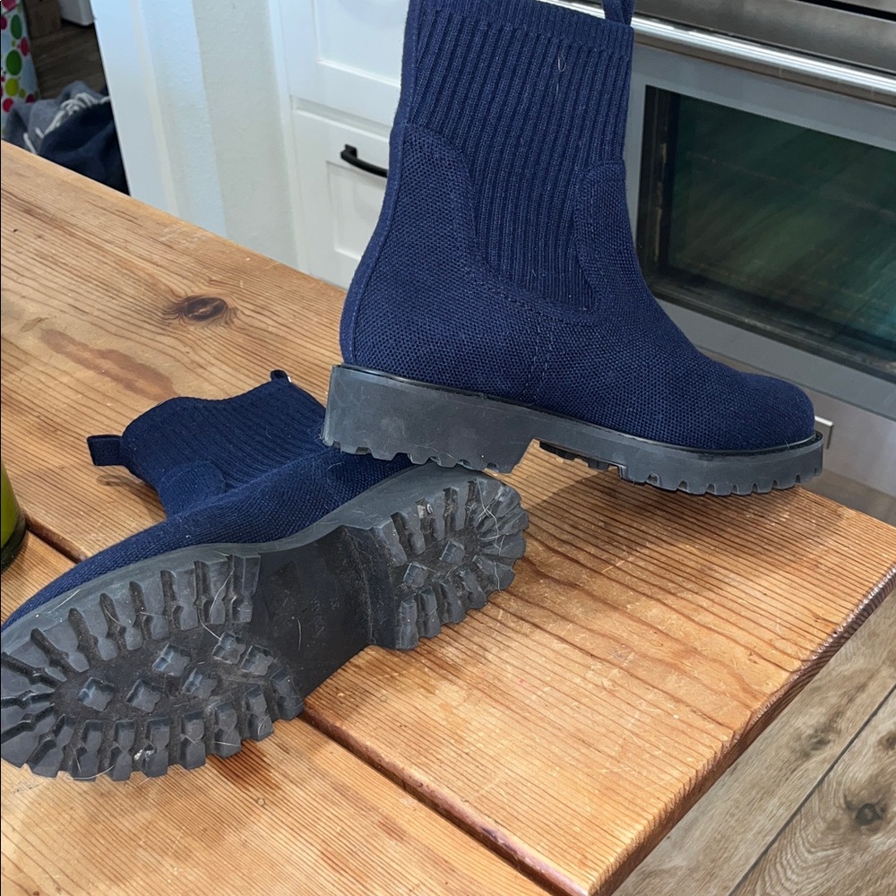 NWOT Vivaia Navy Knit Ankle Boots - Picture 6 of 8